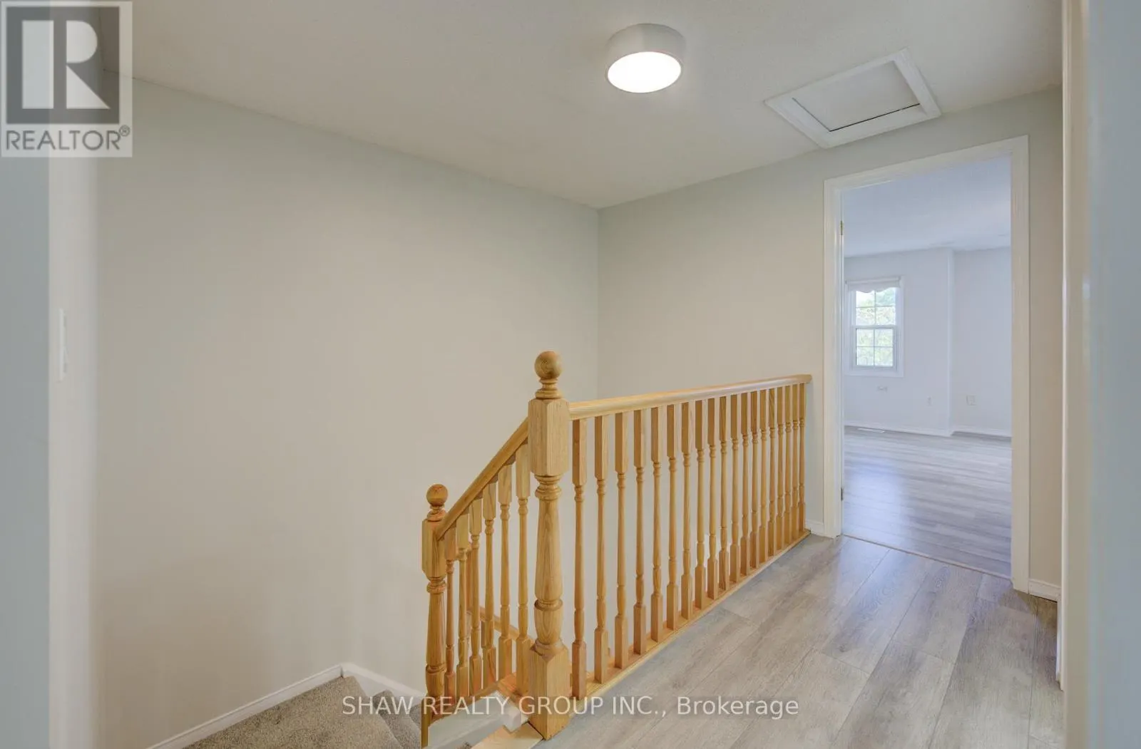 4 KING WILLIAM COURT