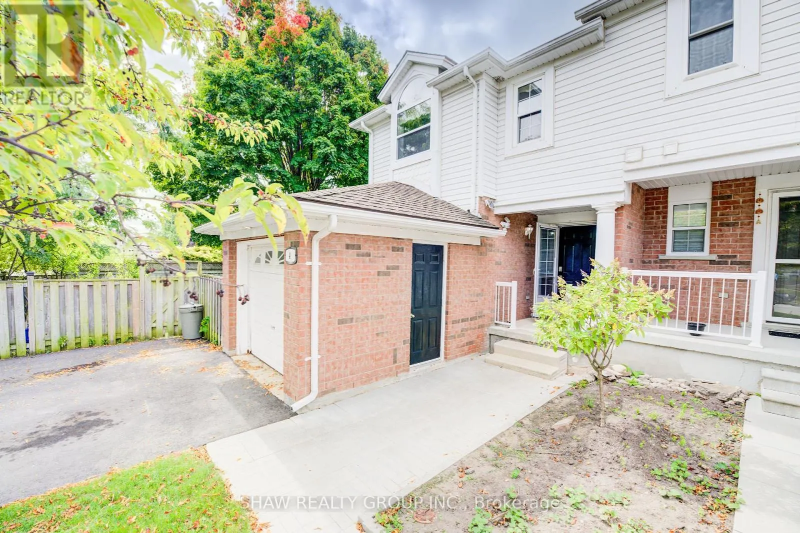 4 KING WILLIAM COURT