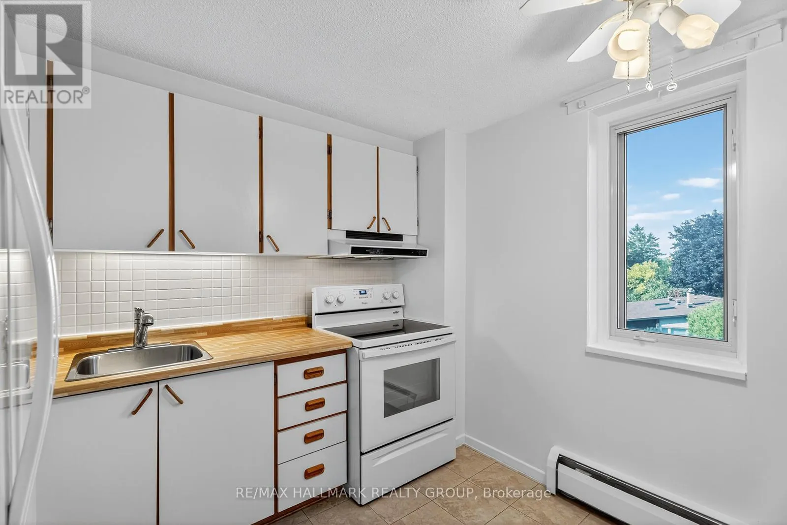 304 - 915 ELMSMERE ROAD