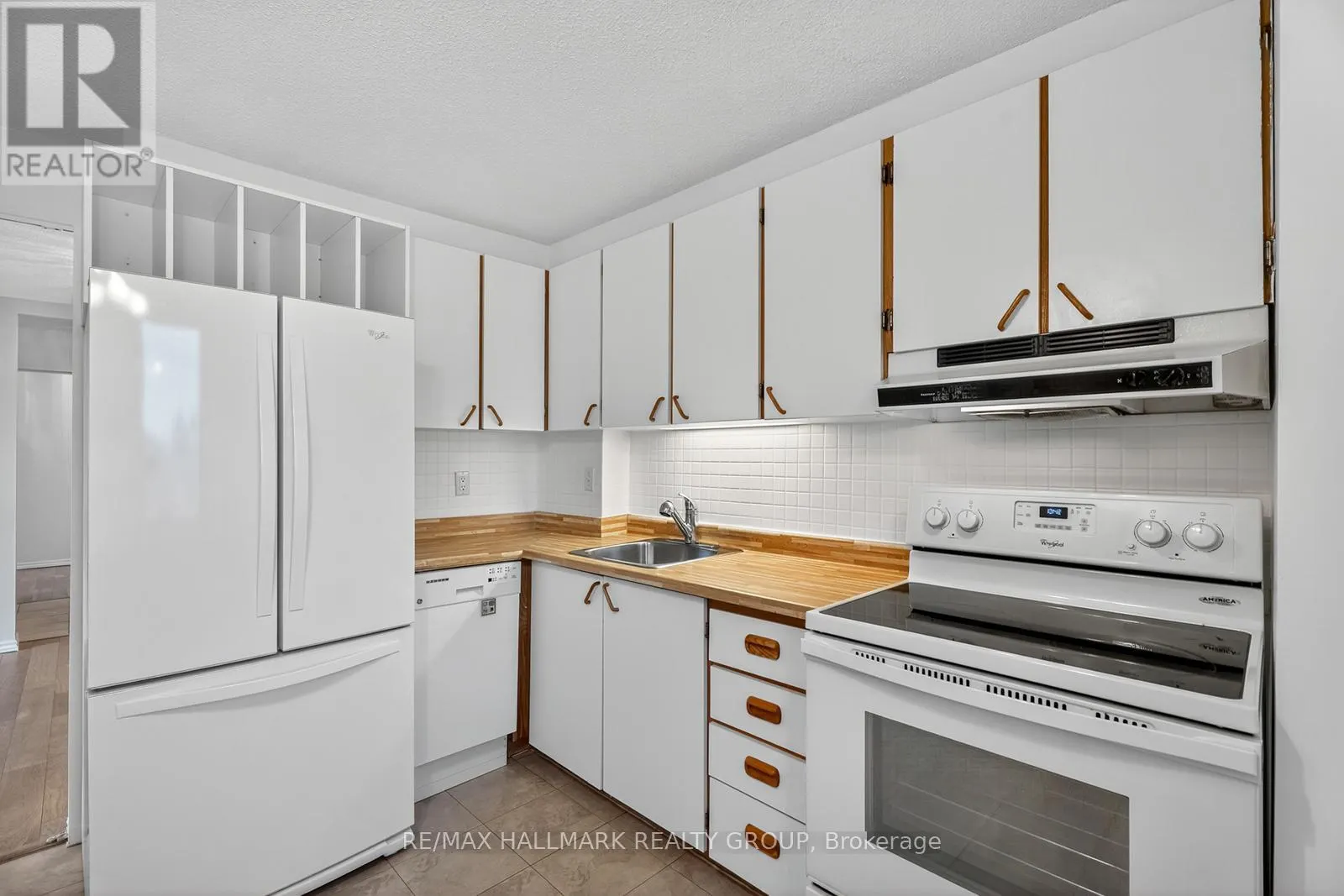 304 - 915 ELMSMERE ROAD