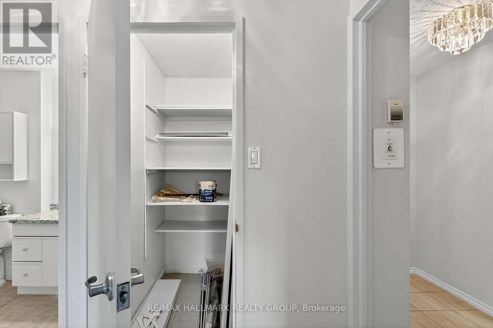 304 - 915 ELMSMERE ROAD