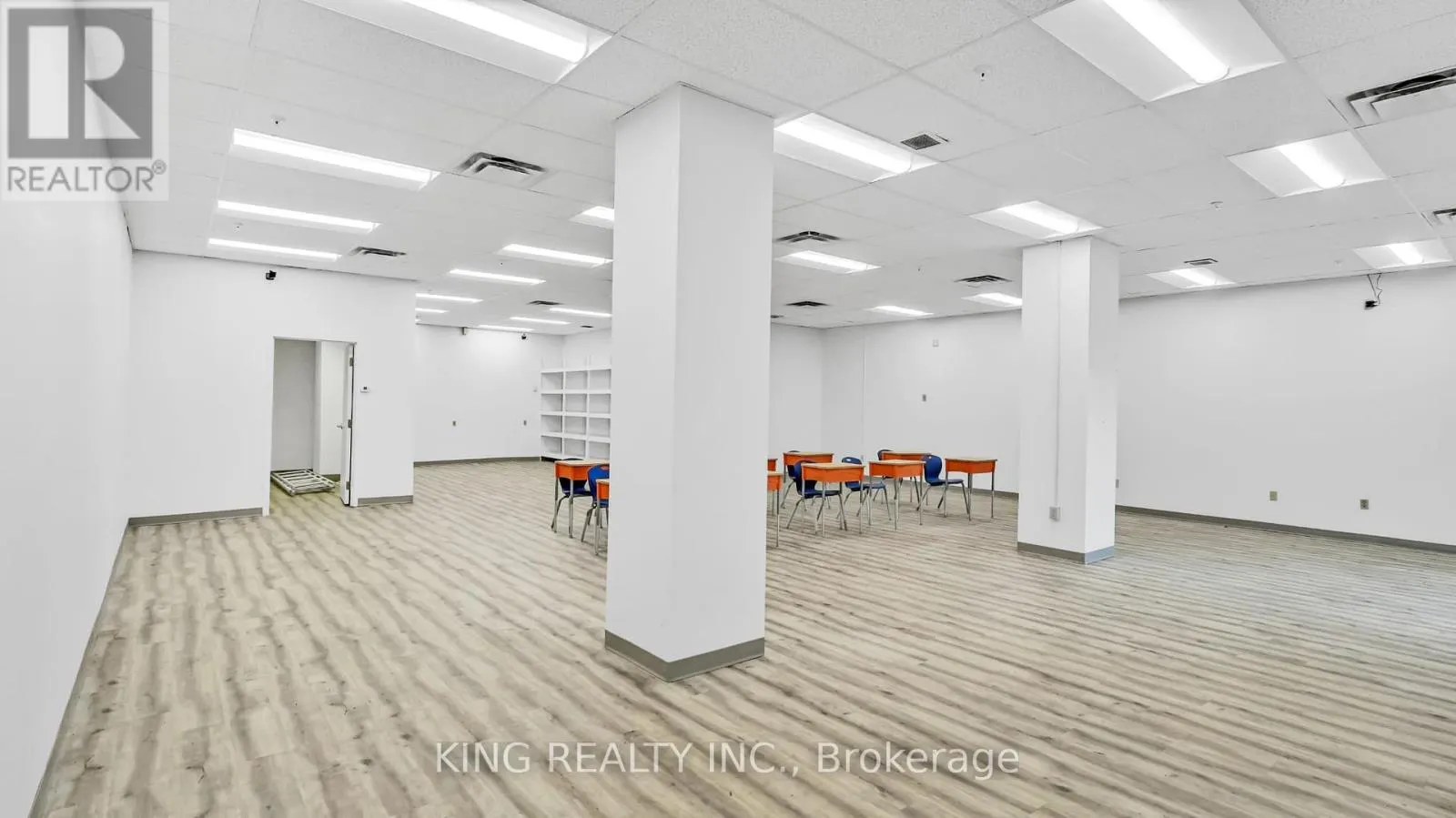 109-110 - 379 DUNDAS STREET