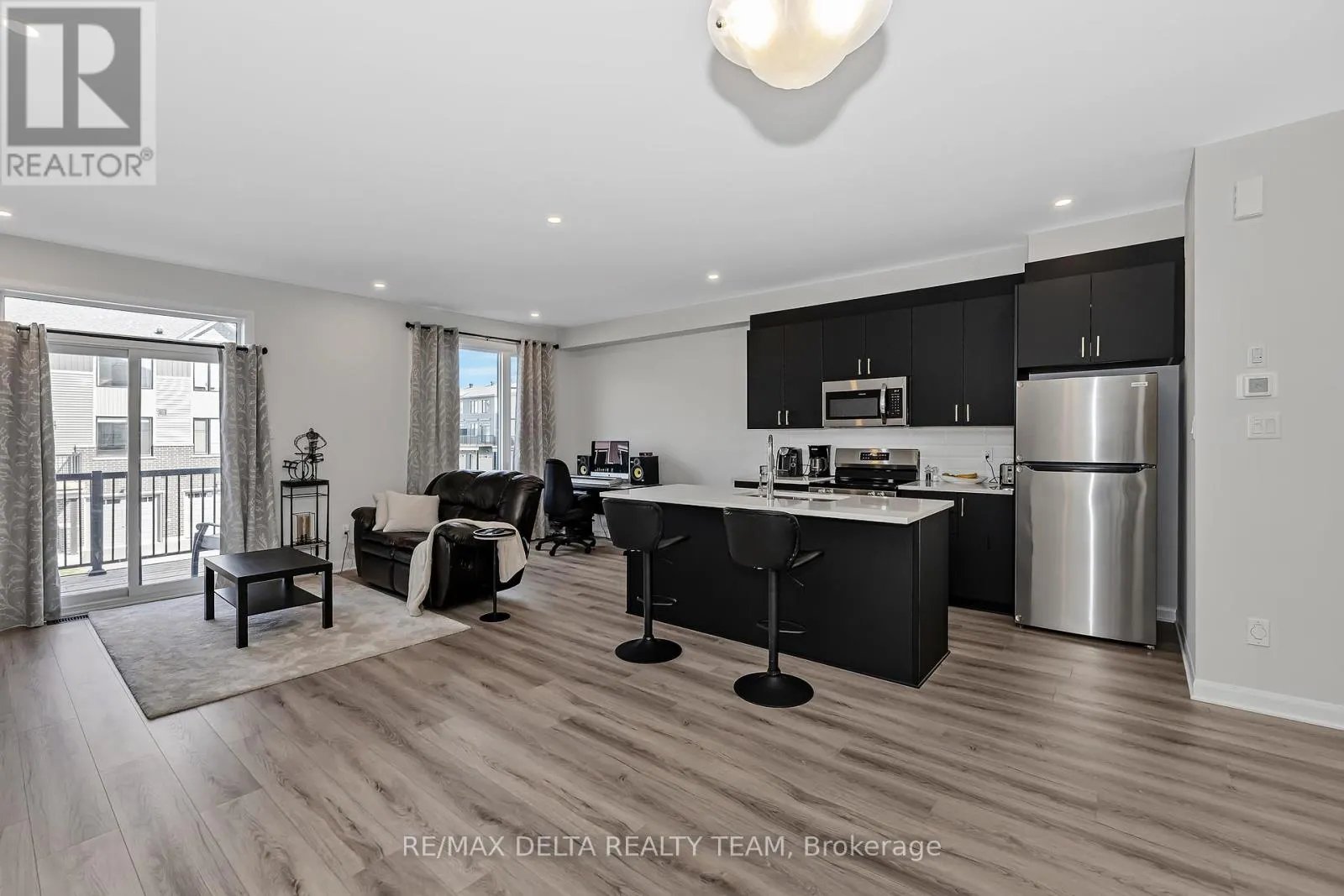 703 CONFLUENCE WALK