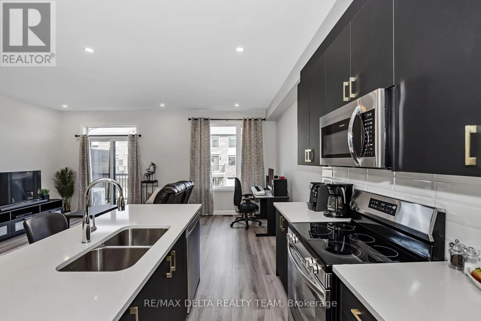703 CONFLUENCE WALK