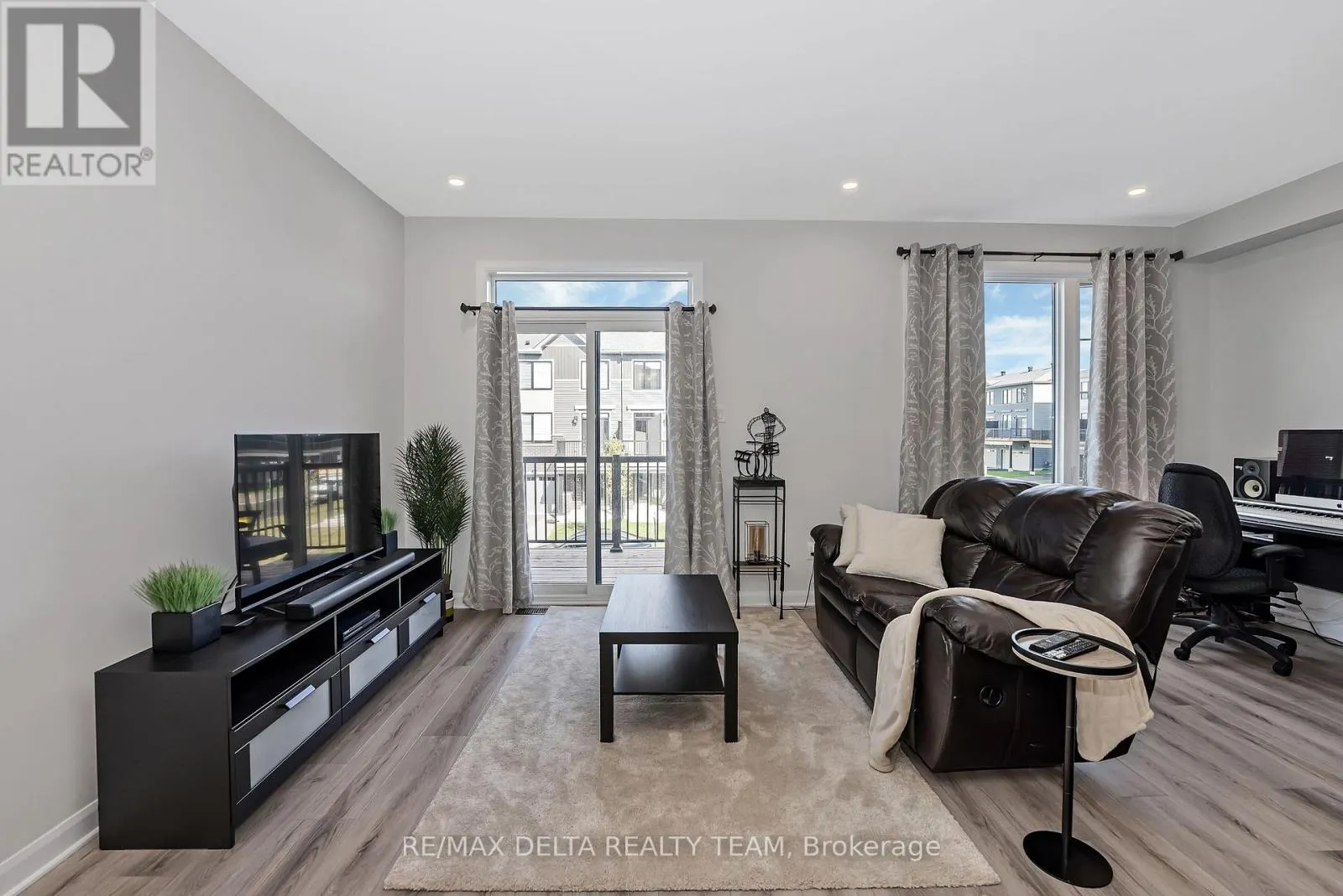 703 CONFLUENCE WALK