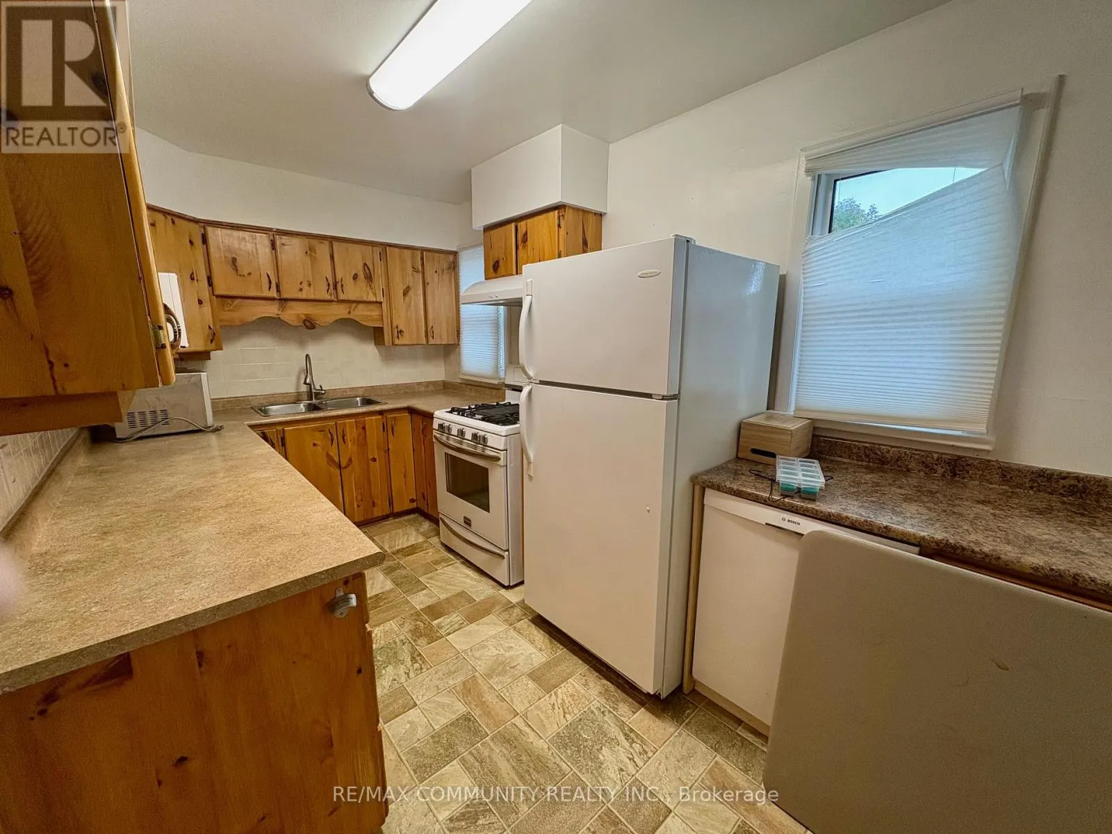 MAIN - 693 HAWLEY STREET