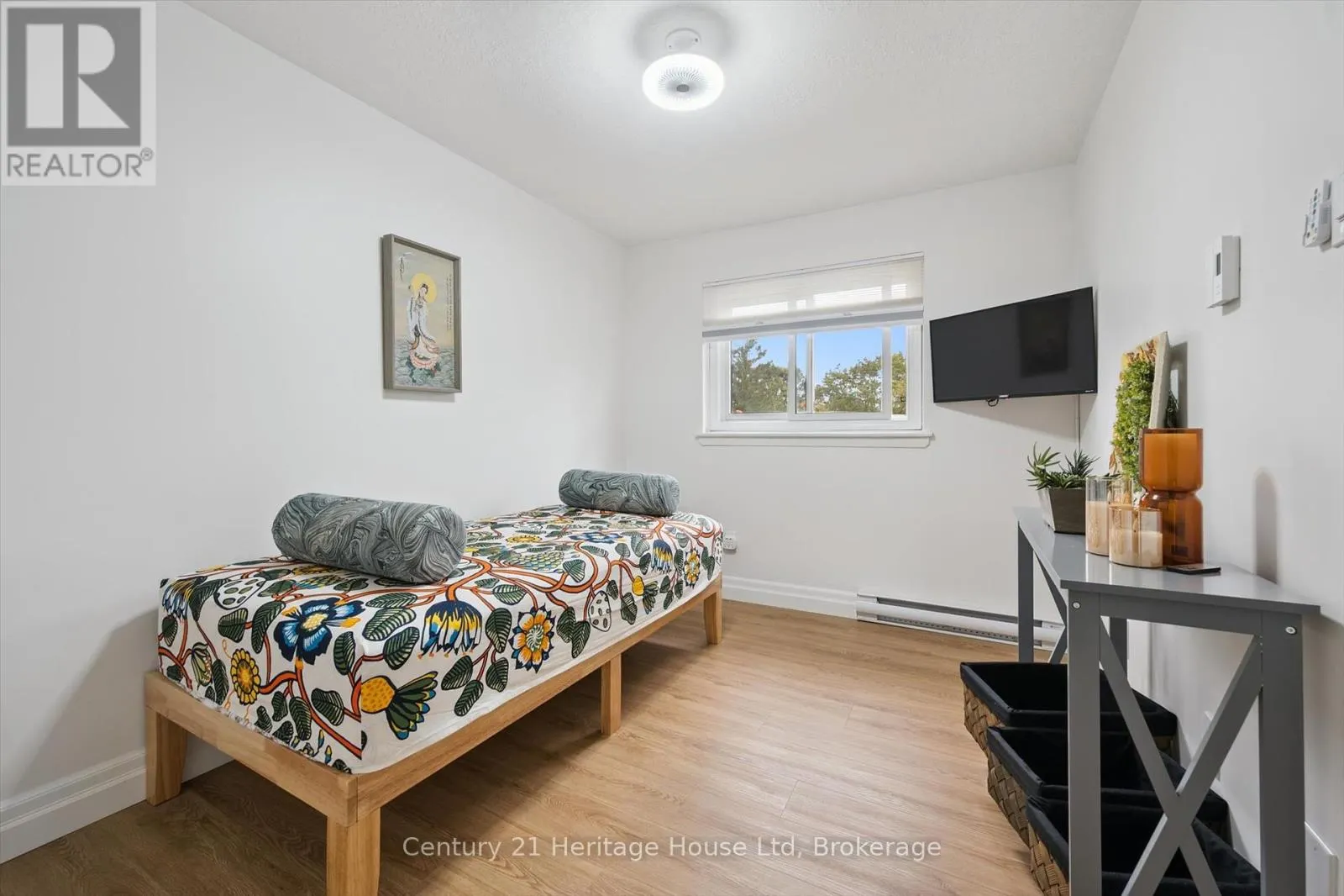 10 - 2 WORTON AVENUE, #10