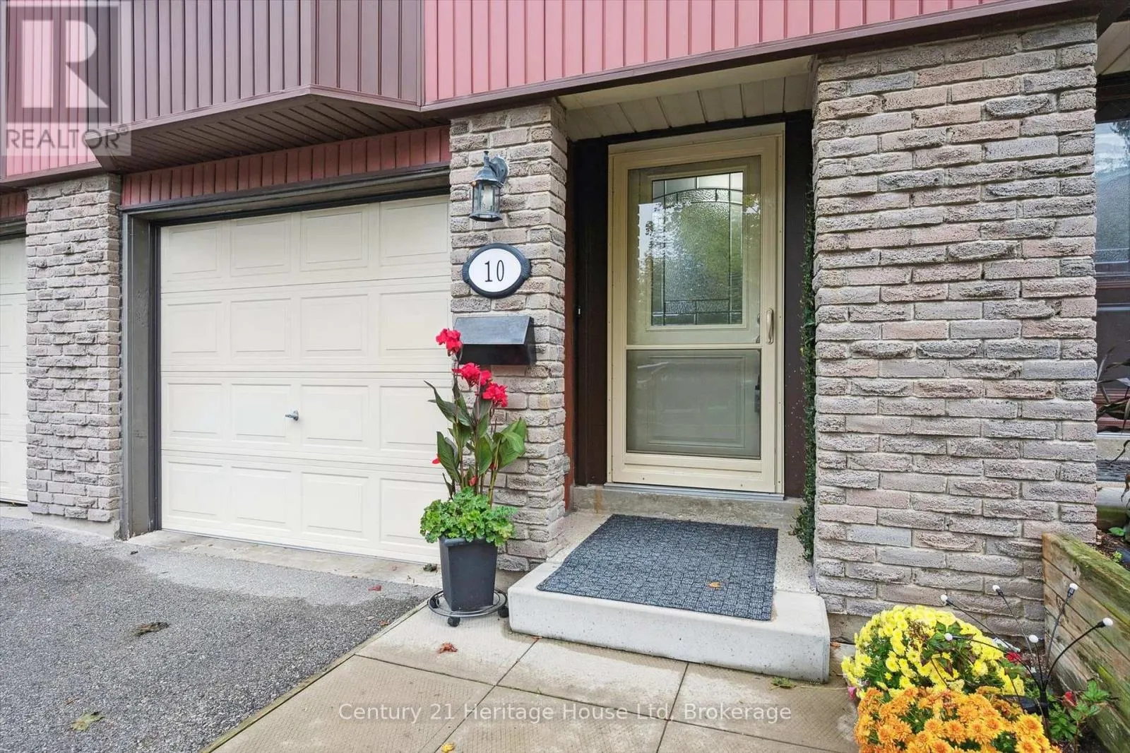 10 - 2 WORTON AVENUE, #10