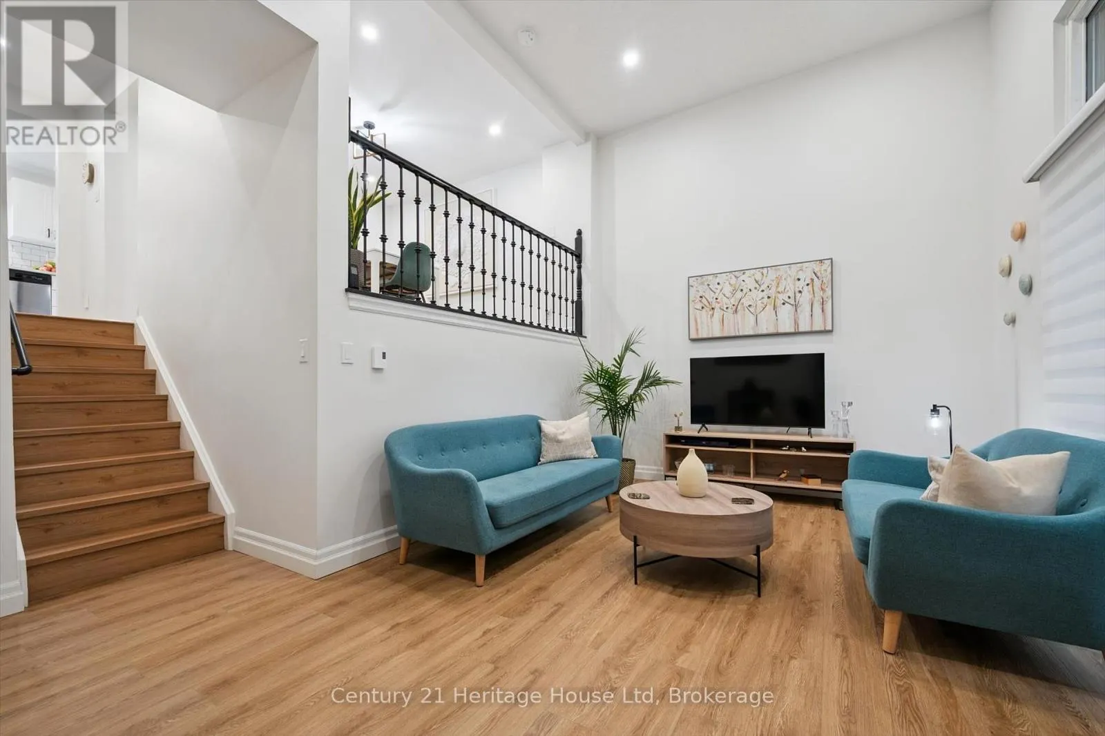 10 - 2 WORTON AVENUE, #10
