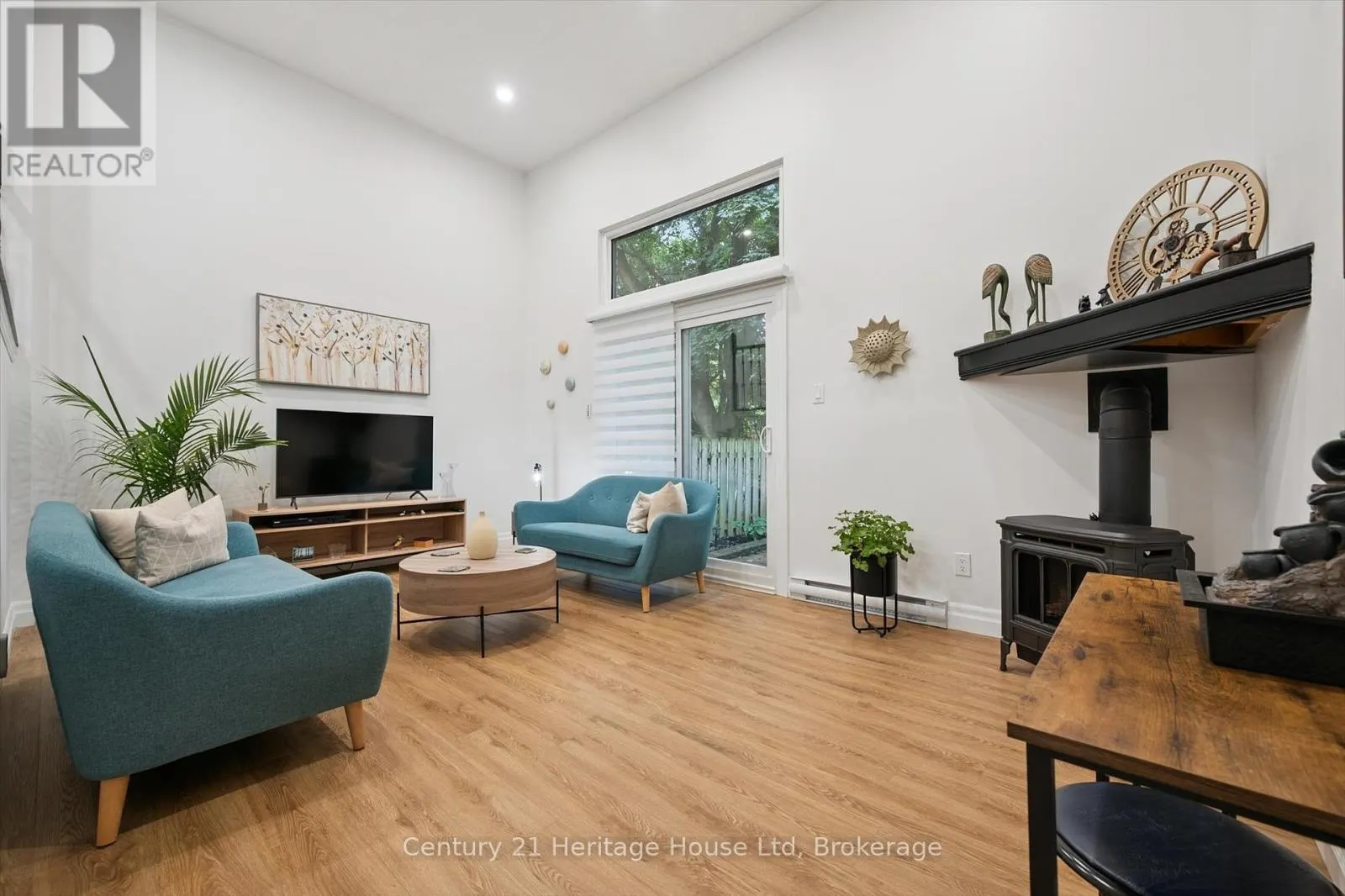 10 - 2 WORTON AVENUE, #10