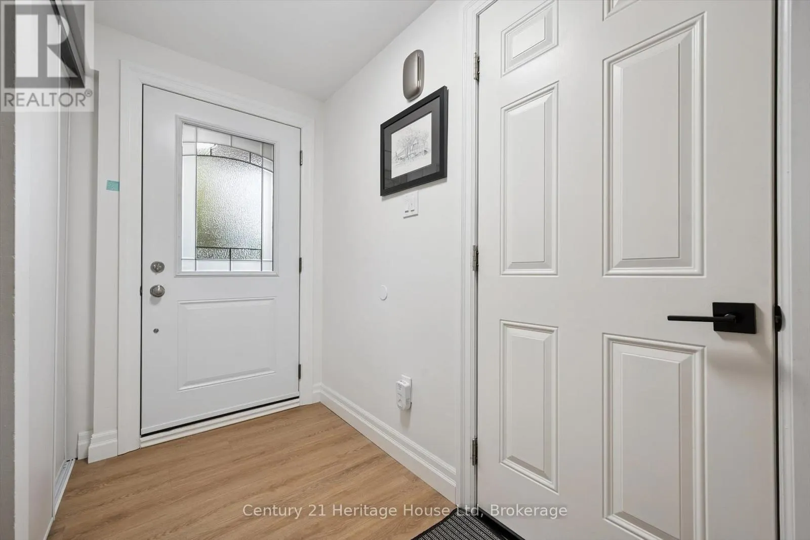 10 - 2 WORTON AVENUE, #10