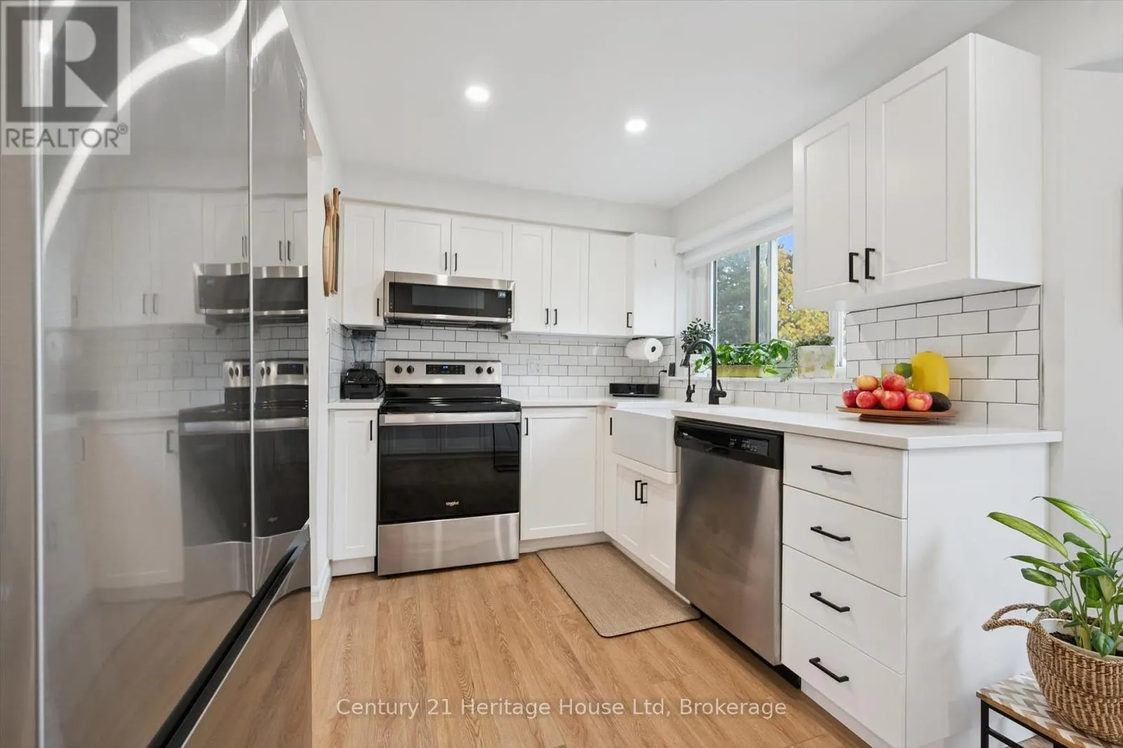 10 - 2 WORTON AVENUE, #10