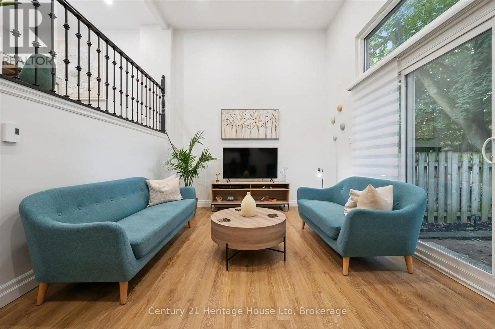 10 - 2 WORTON AVENUE, #10