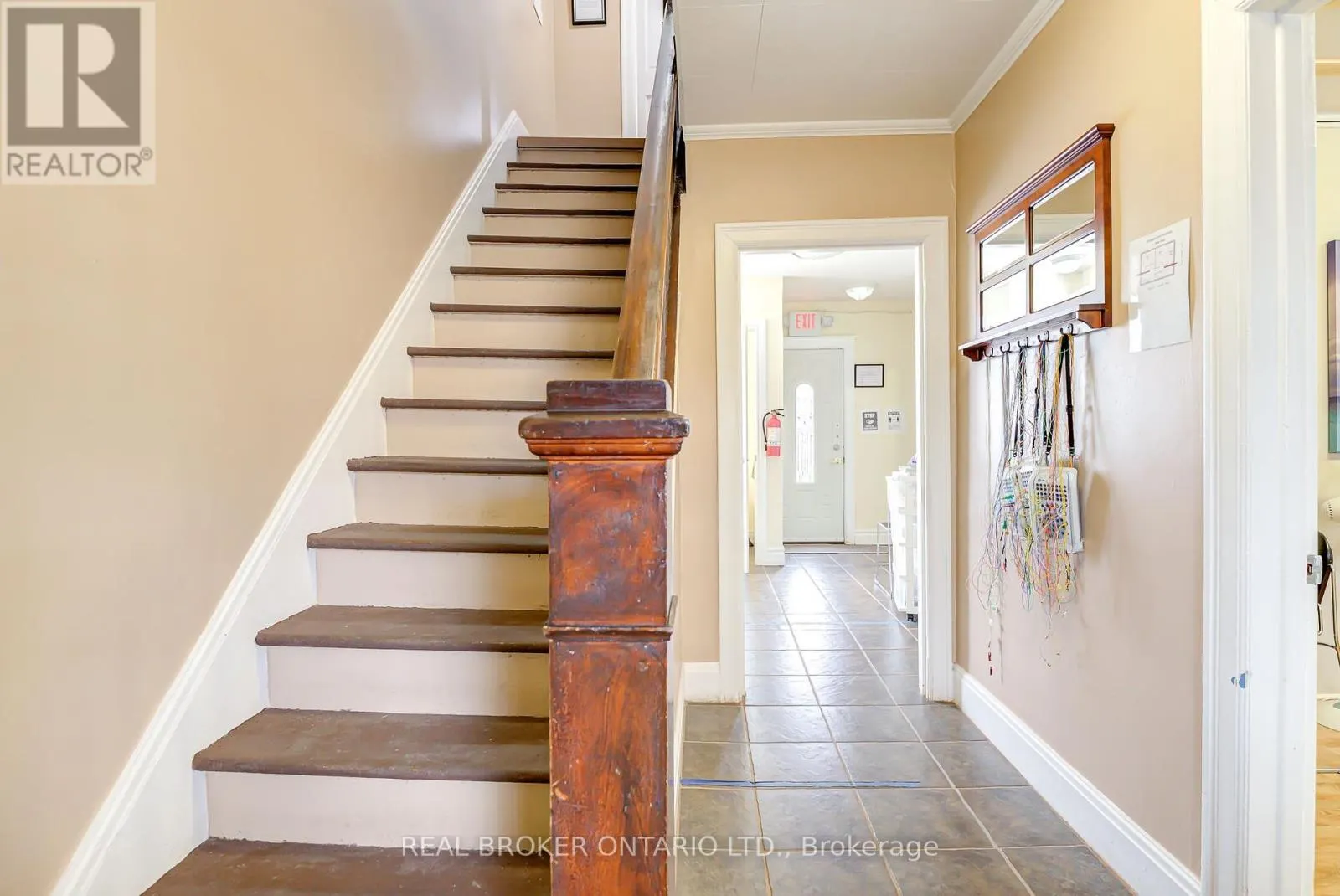 1405 KING STREET E