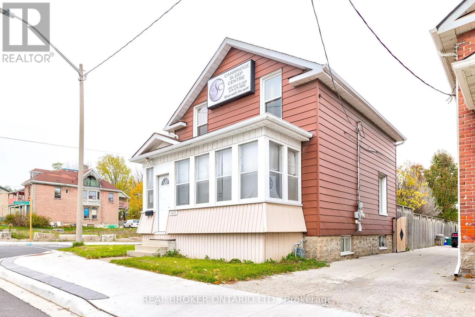 1405 KING STREET E