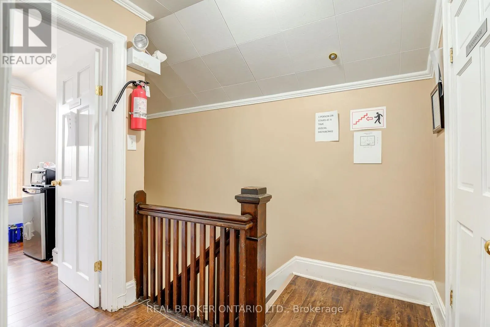 1405 KING STREET E