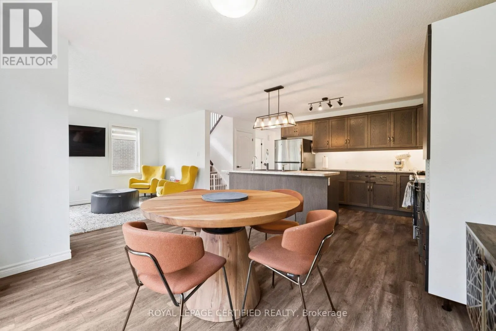 3 MINLER STREET E