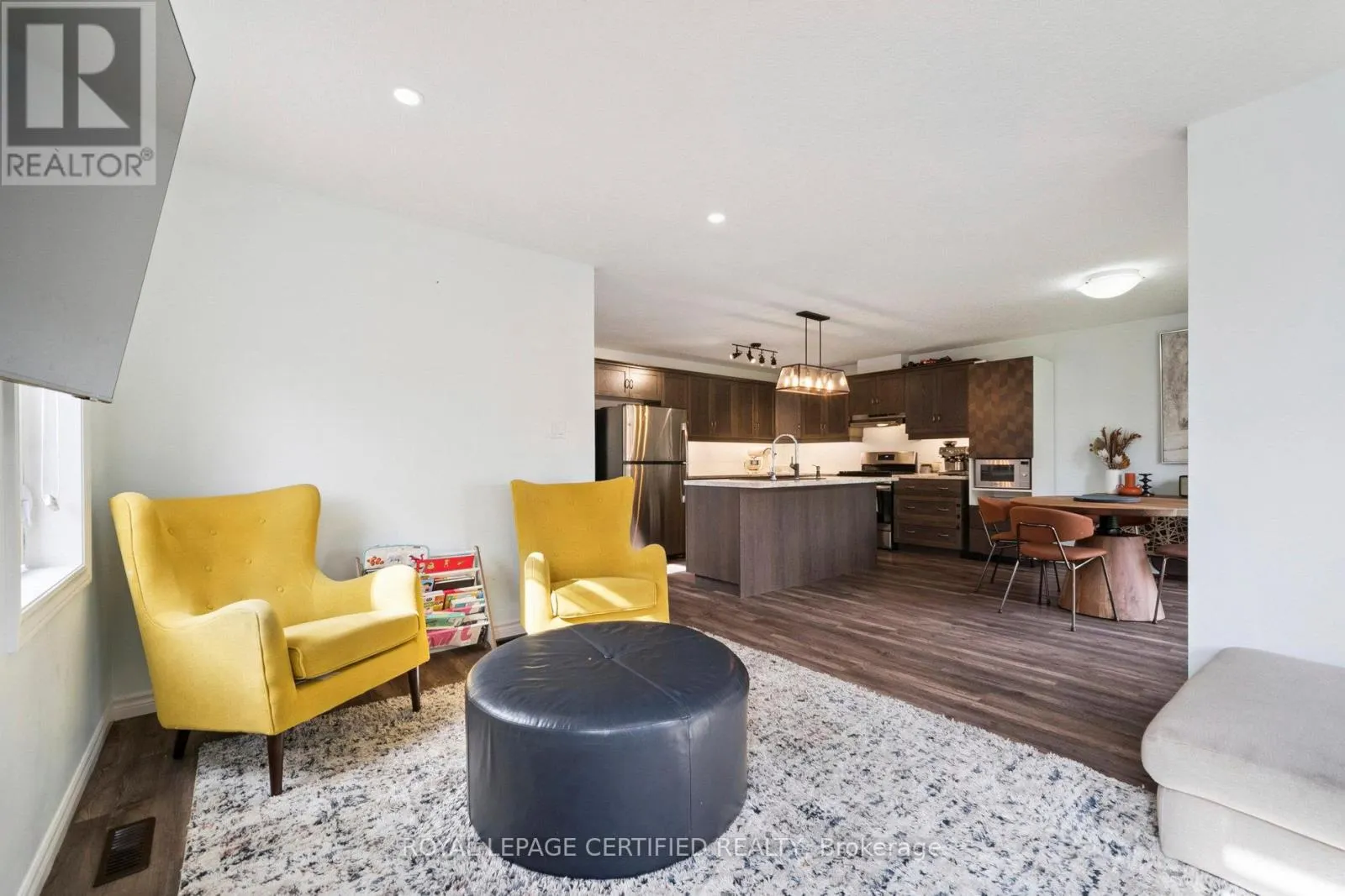 3 MINLER STREET E
