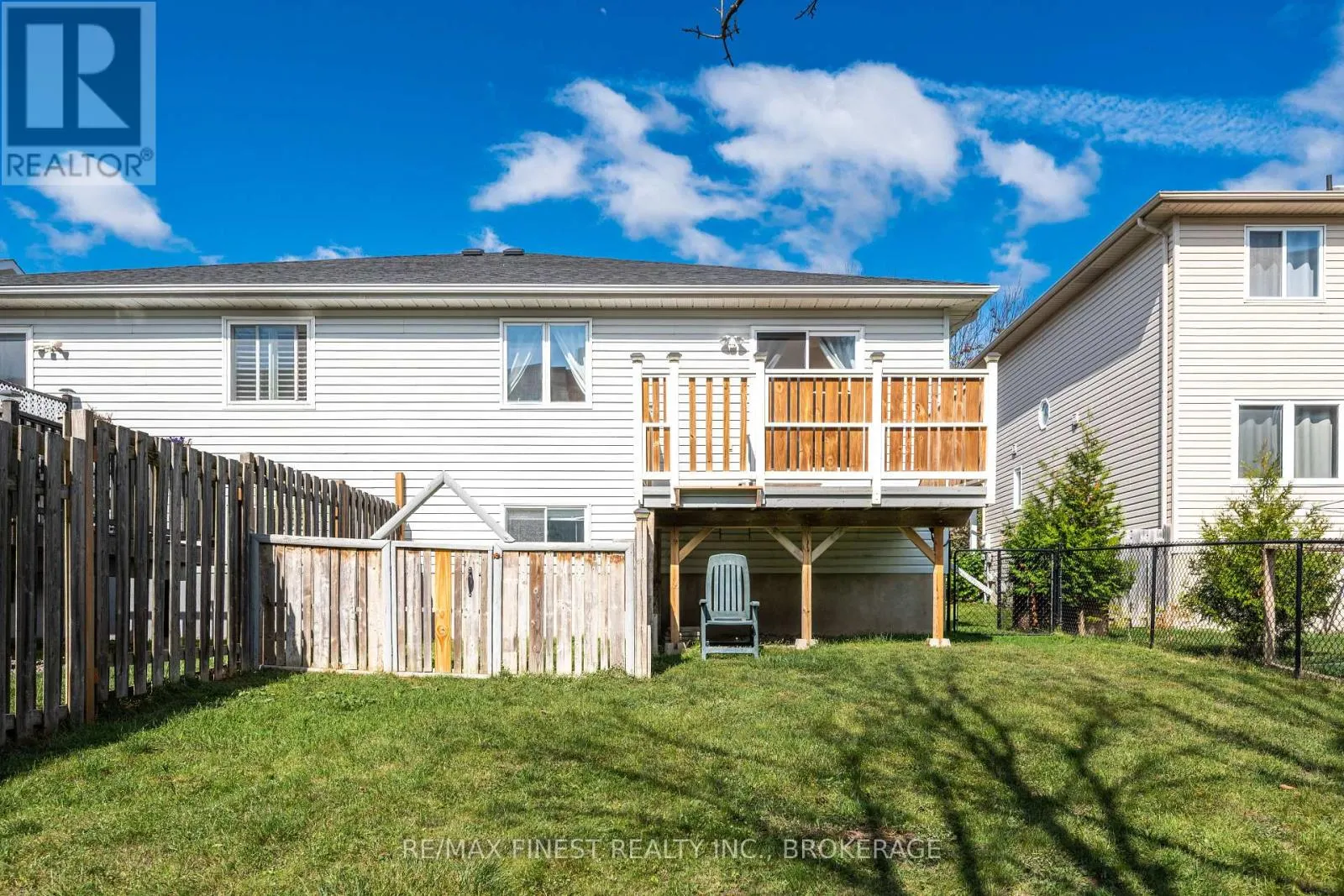 1032 REDWOOD CRESCENT