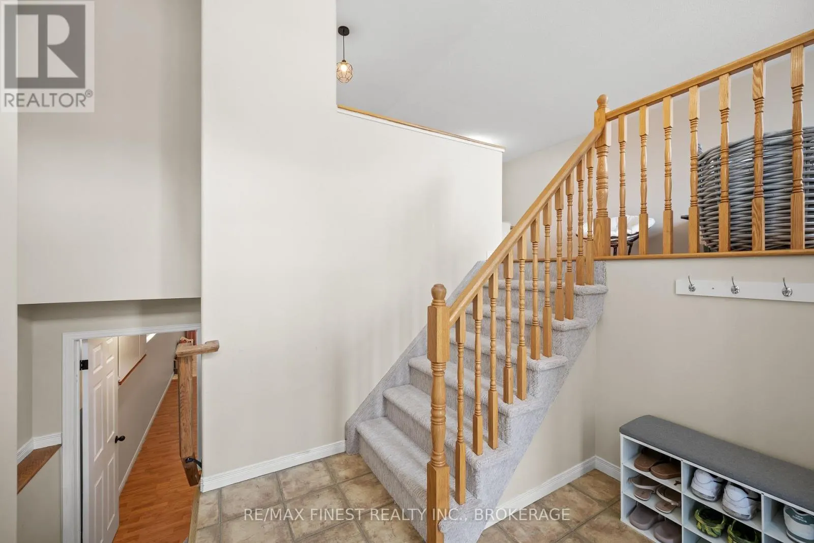 1032 REDWOOD CRESCENT