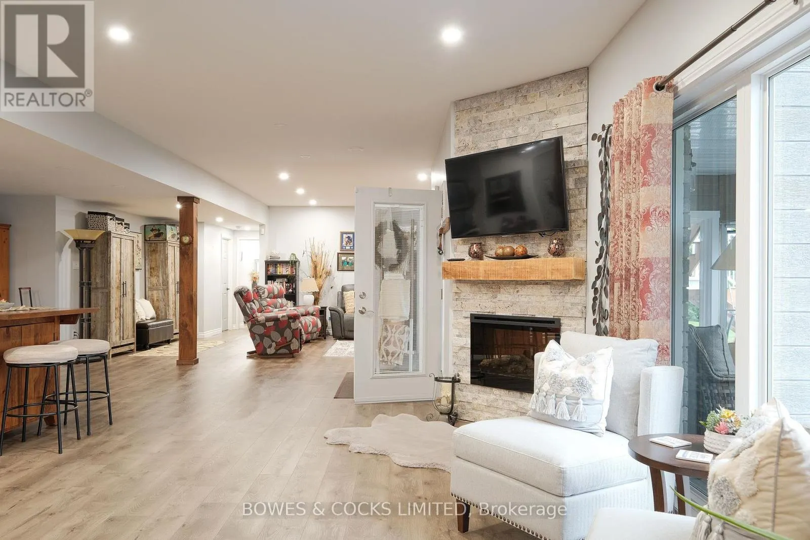 1 LAWSON COURT
