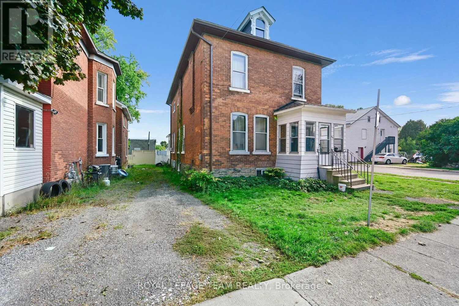 395 HENRY STREET W