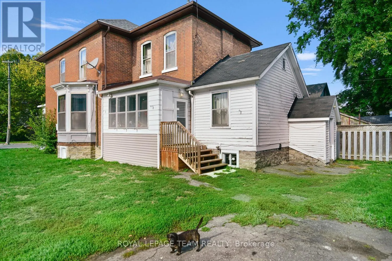 395 HENRY STREET W