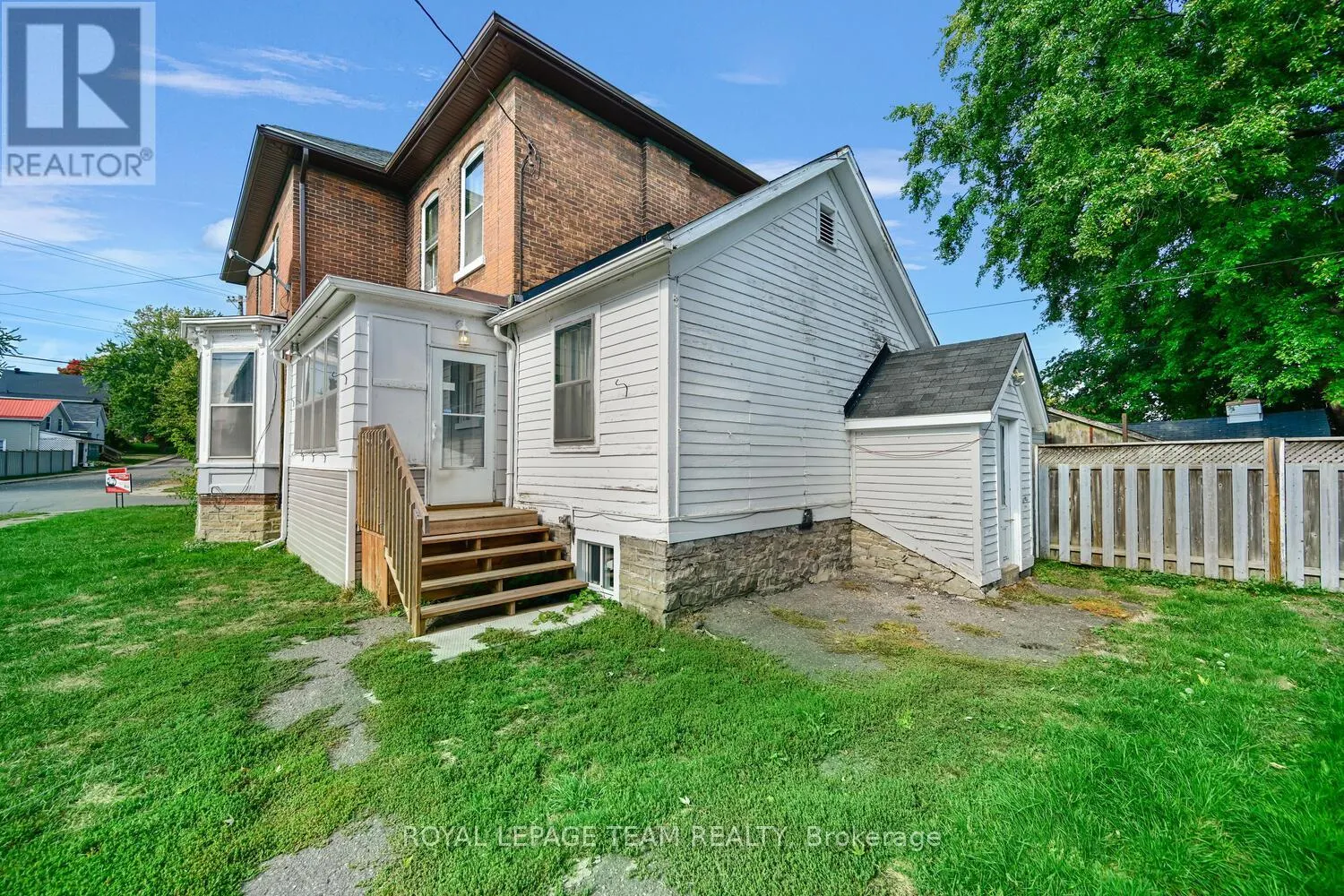 395 HENRY STREET W