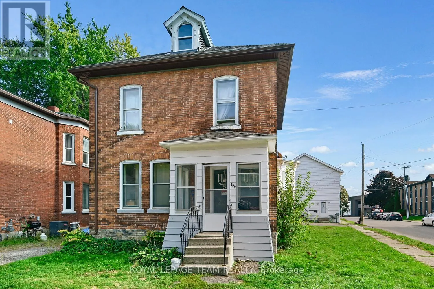395 HENRY STREET W