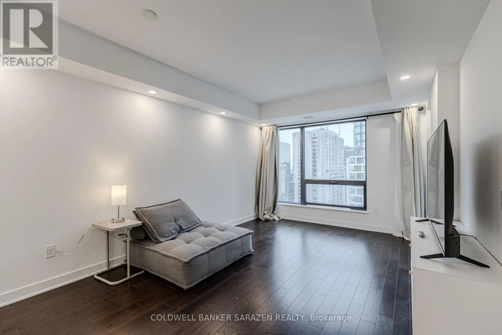 2009 - 340 QUEEN STREET