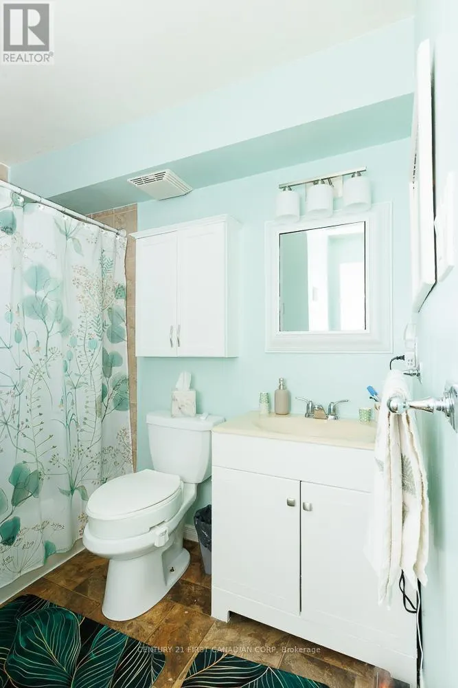 204 - 725 DEVERON CRESCENT, #204