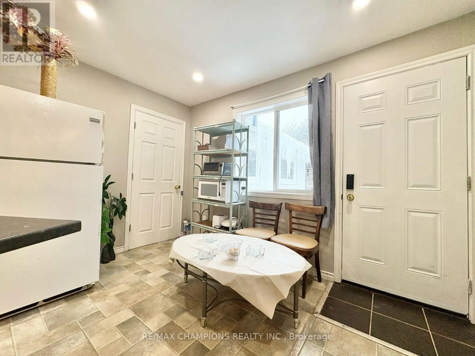 265 GLENRIDGE DRIVE