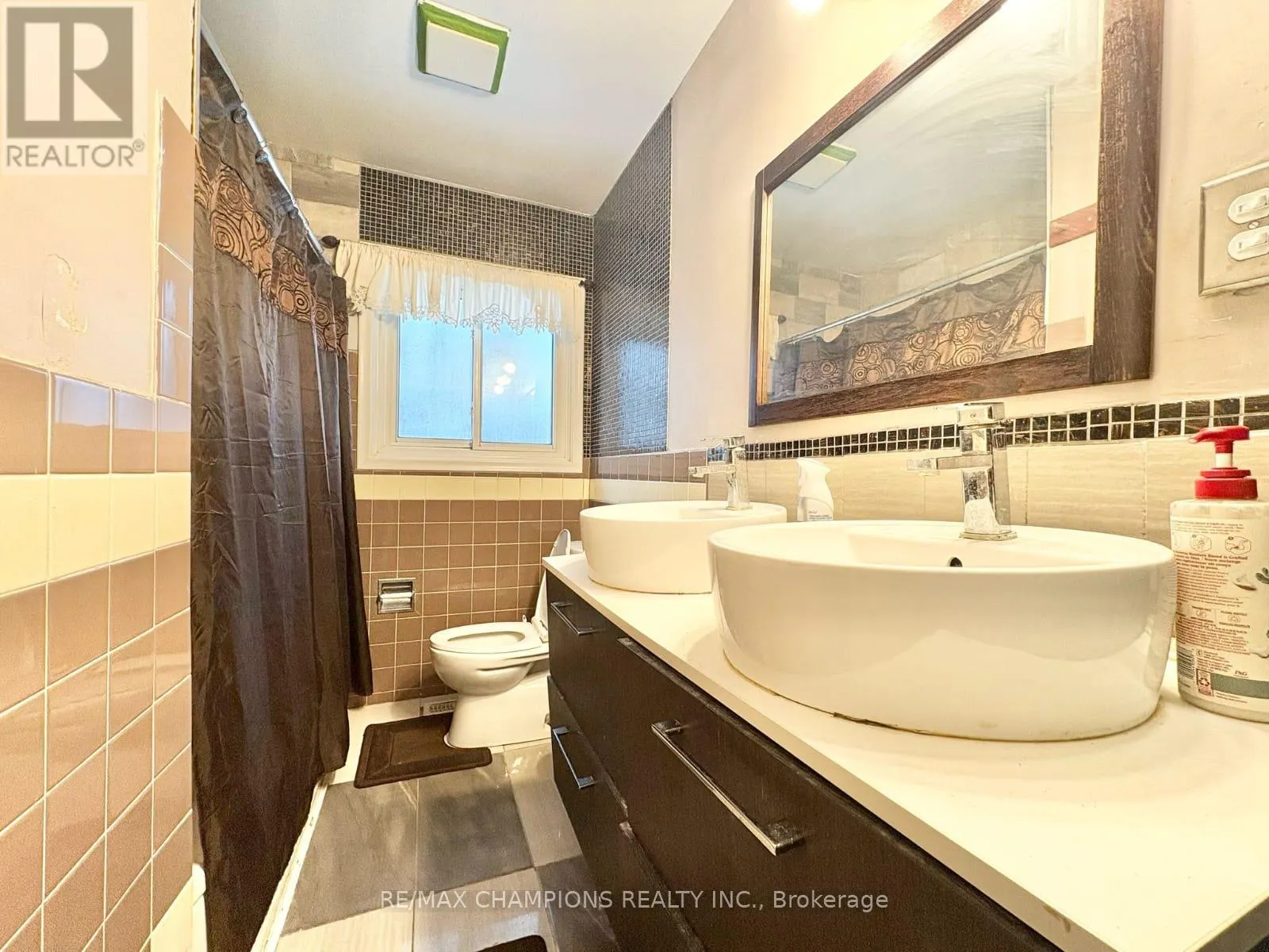 265 GLENRIDGE DRIVE