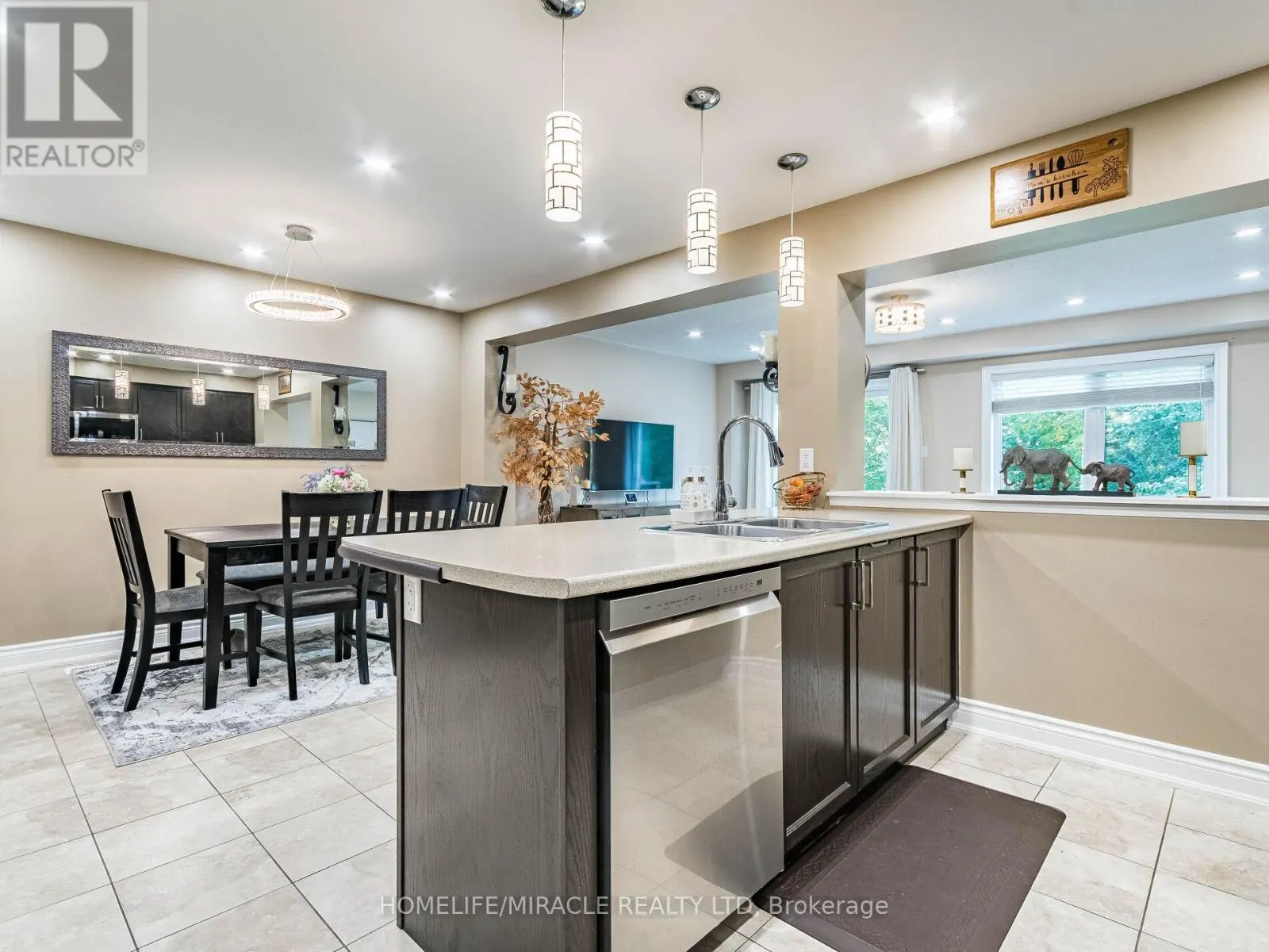 # 143 - 1035 VICTORIA ROAD S