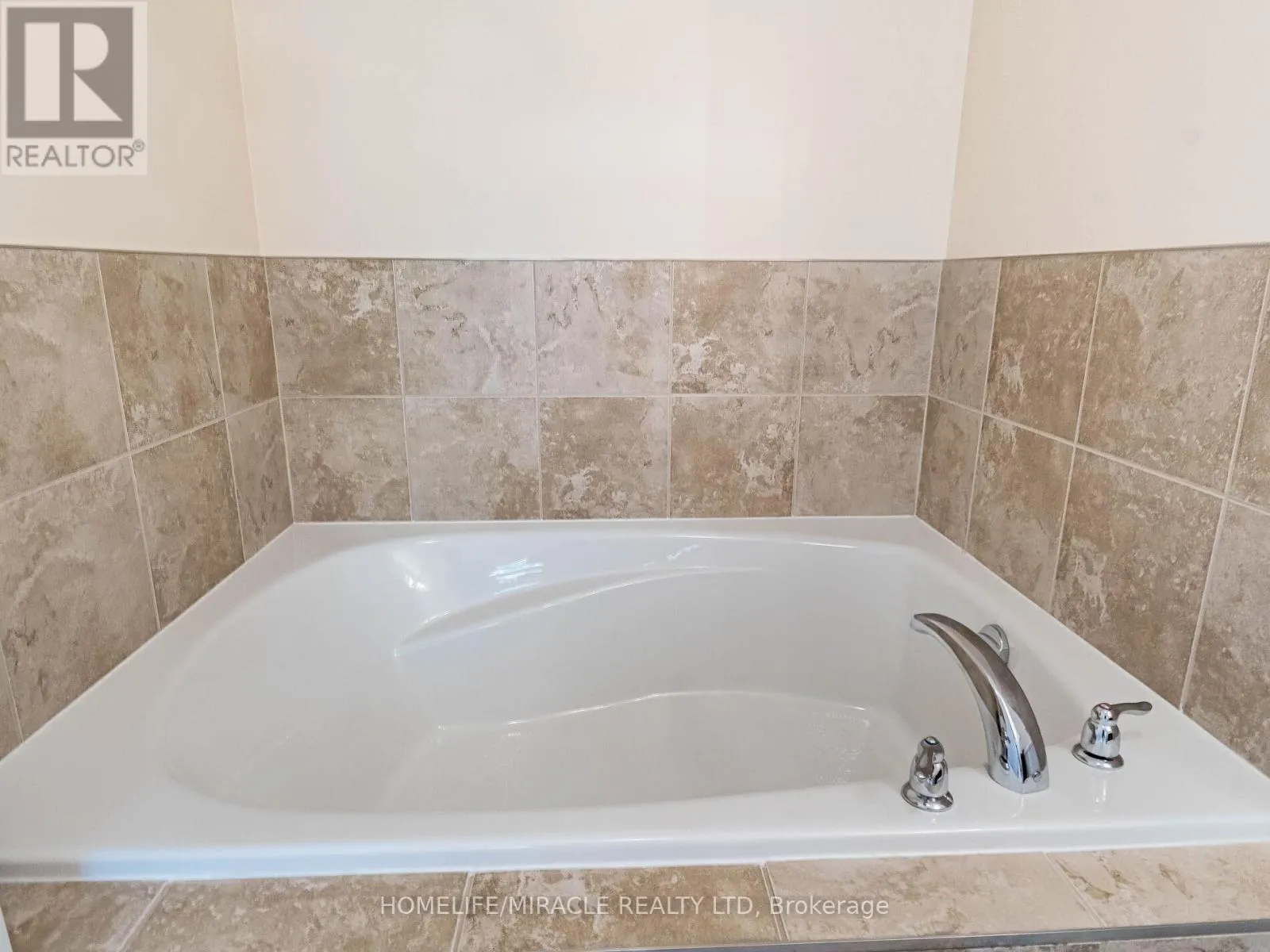 # 143 - 1035 VICTORIA ROAD S