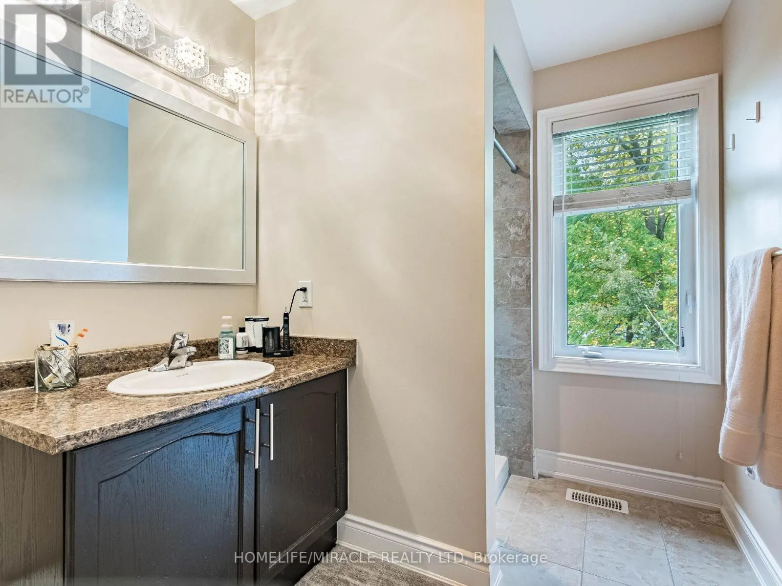 # 143 - 1035 VICTORIA ROAD S