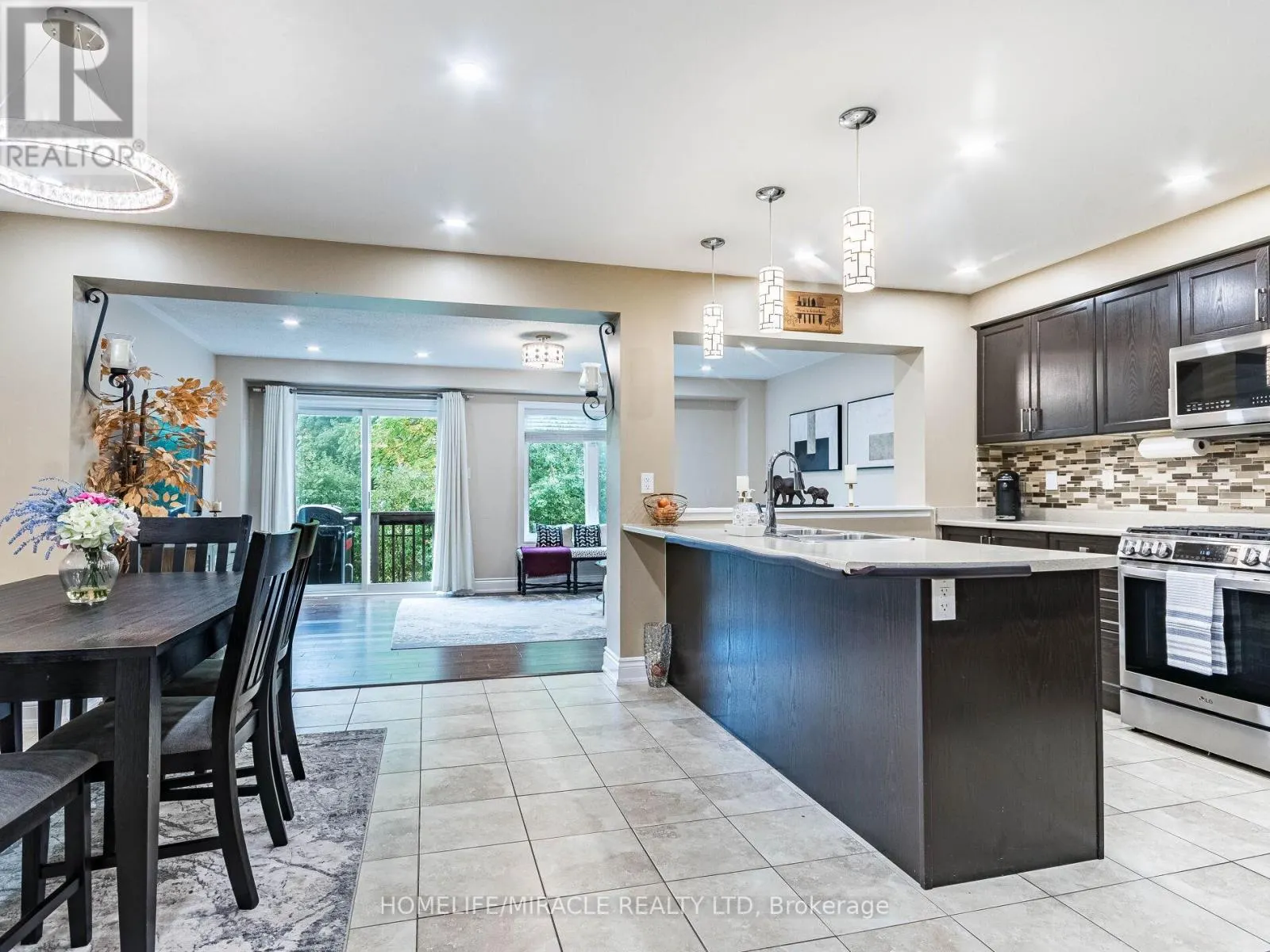 # 143 - 1035 VICTORIA ROAD S