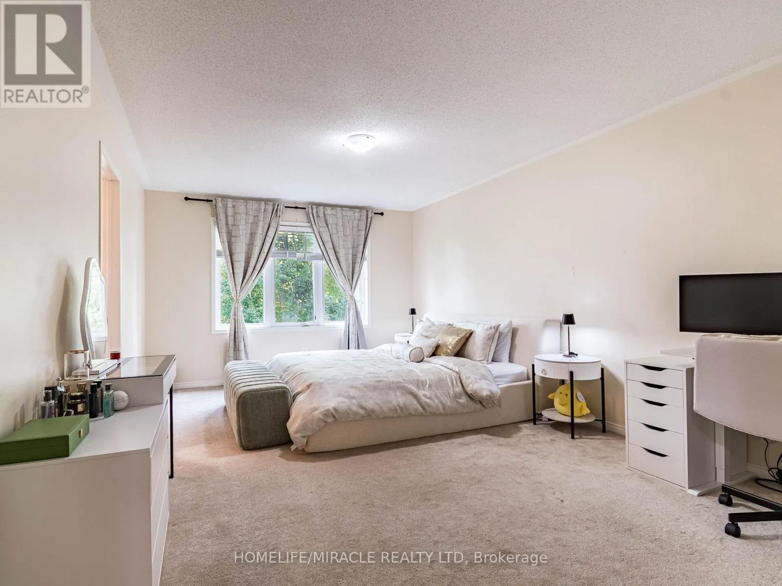 # 143 - 1035 VICTORIA ROAD S