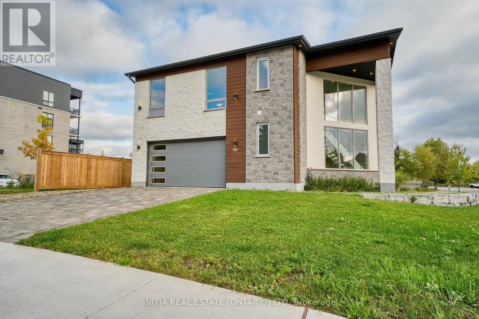 115 SOUTH CARRIAGE ROAD