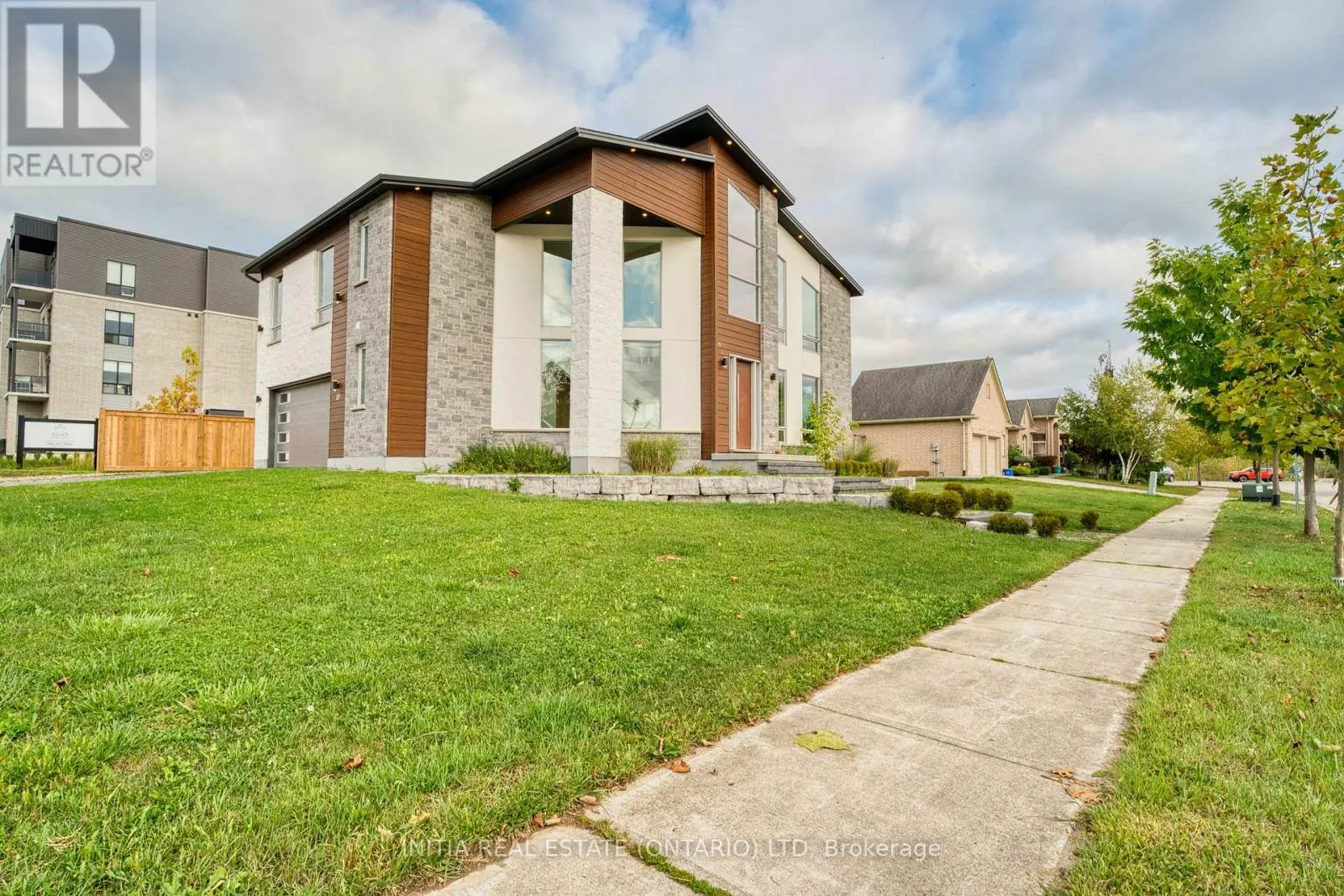 115 SOUTH CARRIAGE ROAD