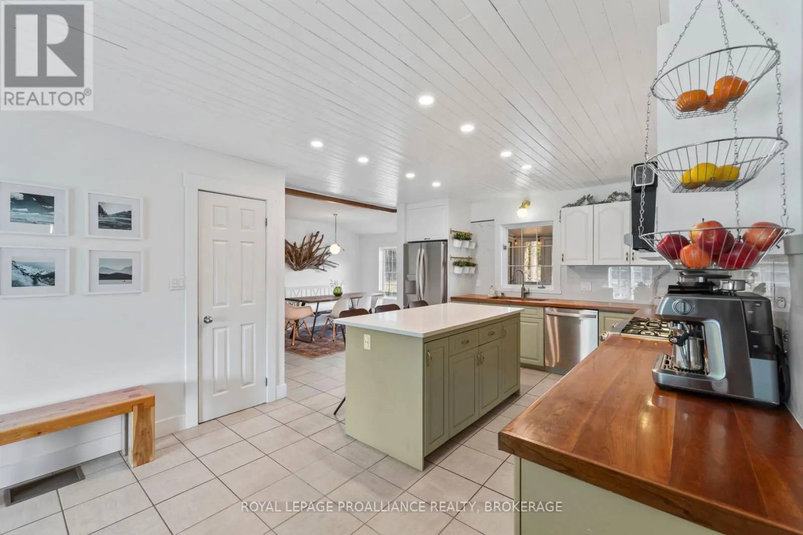 4890 NORTH SHORE CRESCENT