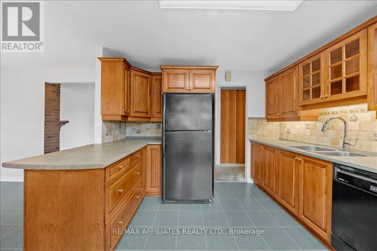 1610 SCHOUTEN DRIVE
