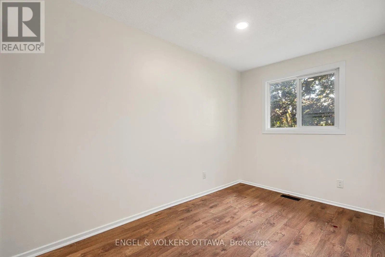 933 GREENBRIAR AVENUE