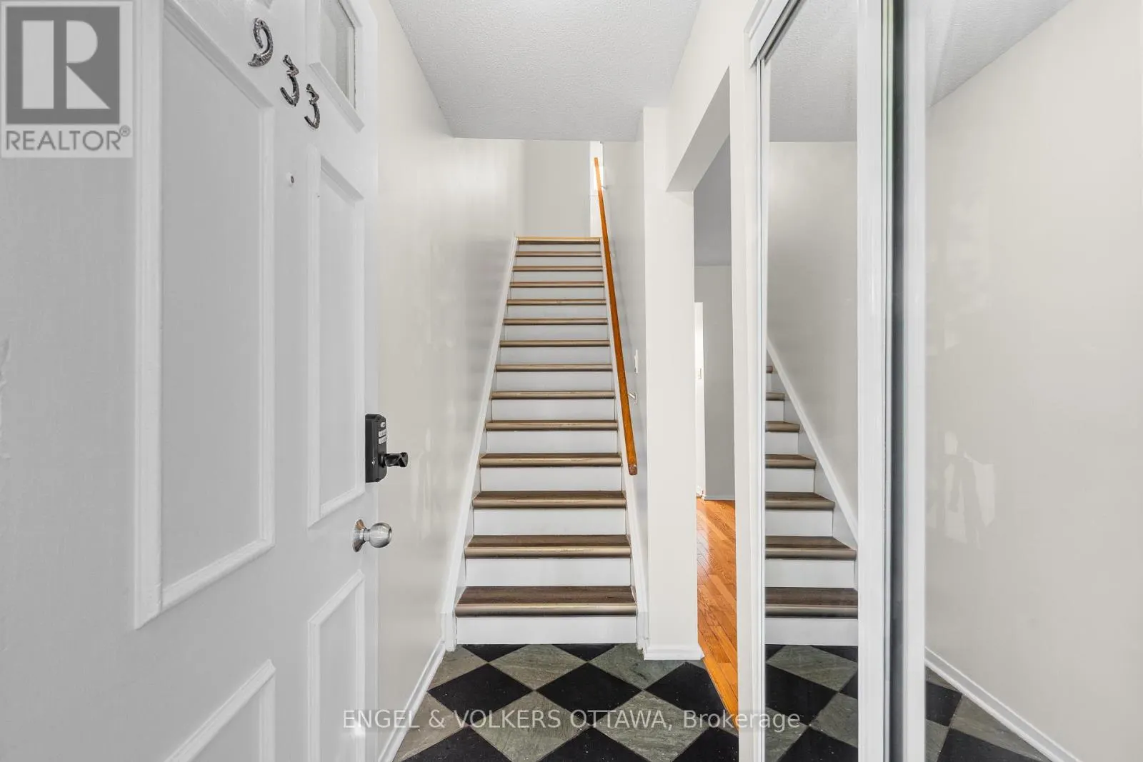 933 GREENBRIAR AVENUE
