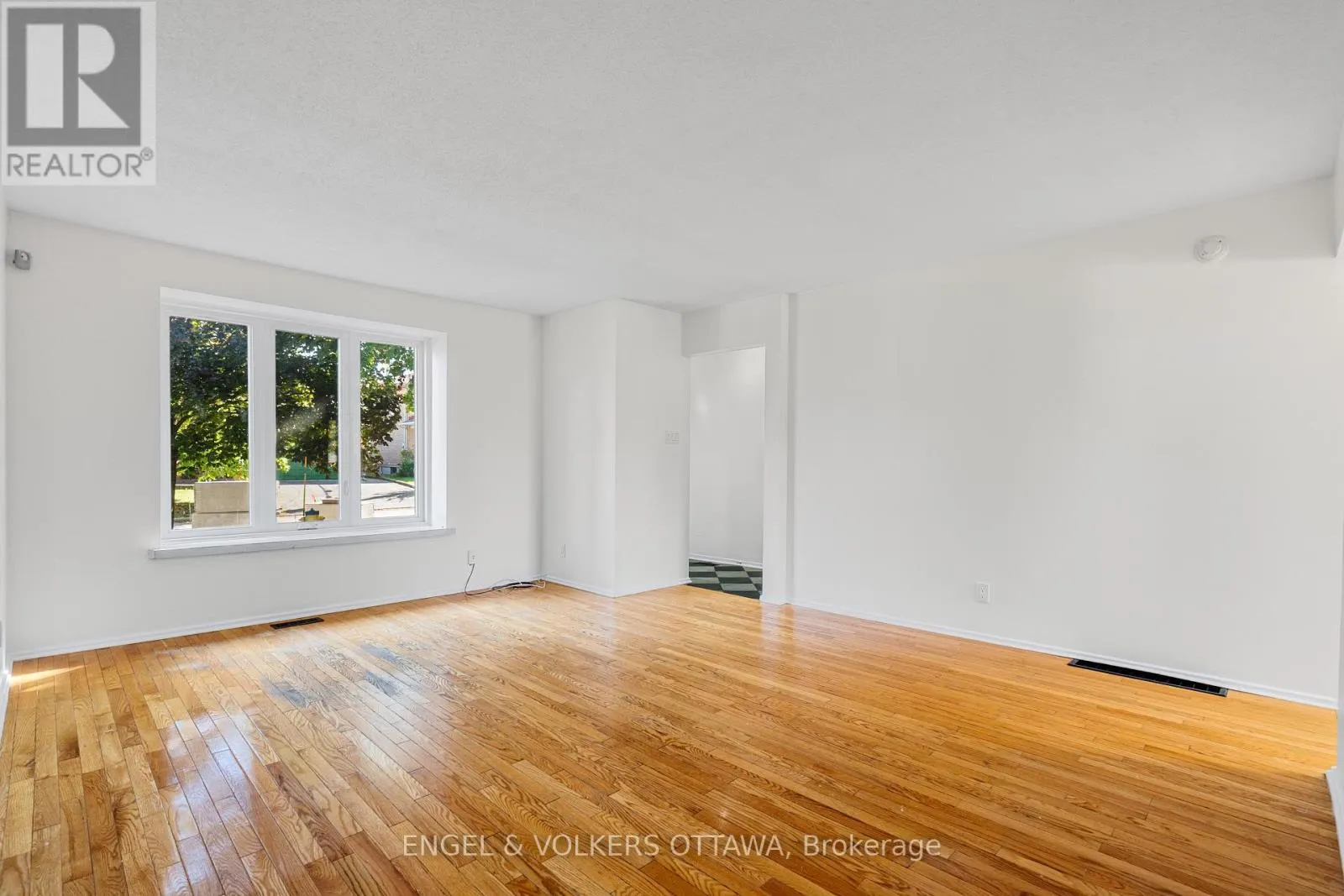 933 GREENBRIAR AVENUE