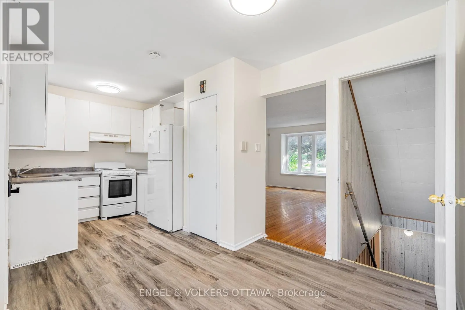 933 GREENBRIAR AVENUE