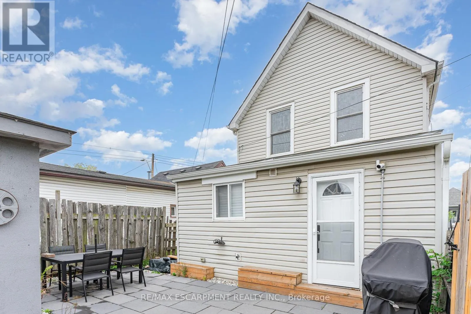 4 ROBINS AVENUE