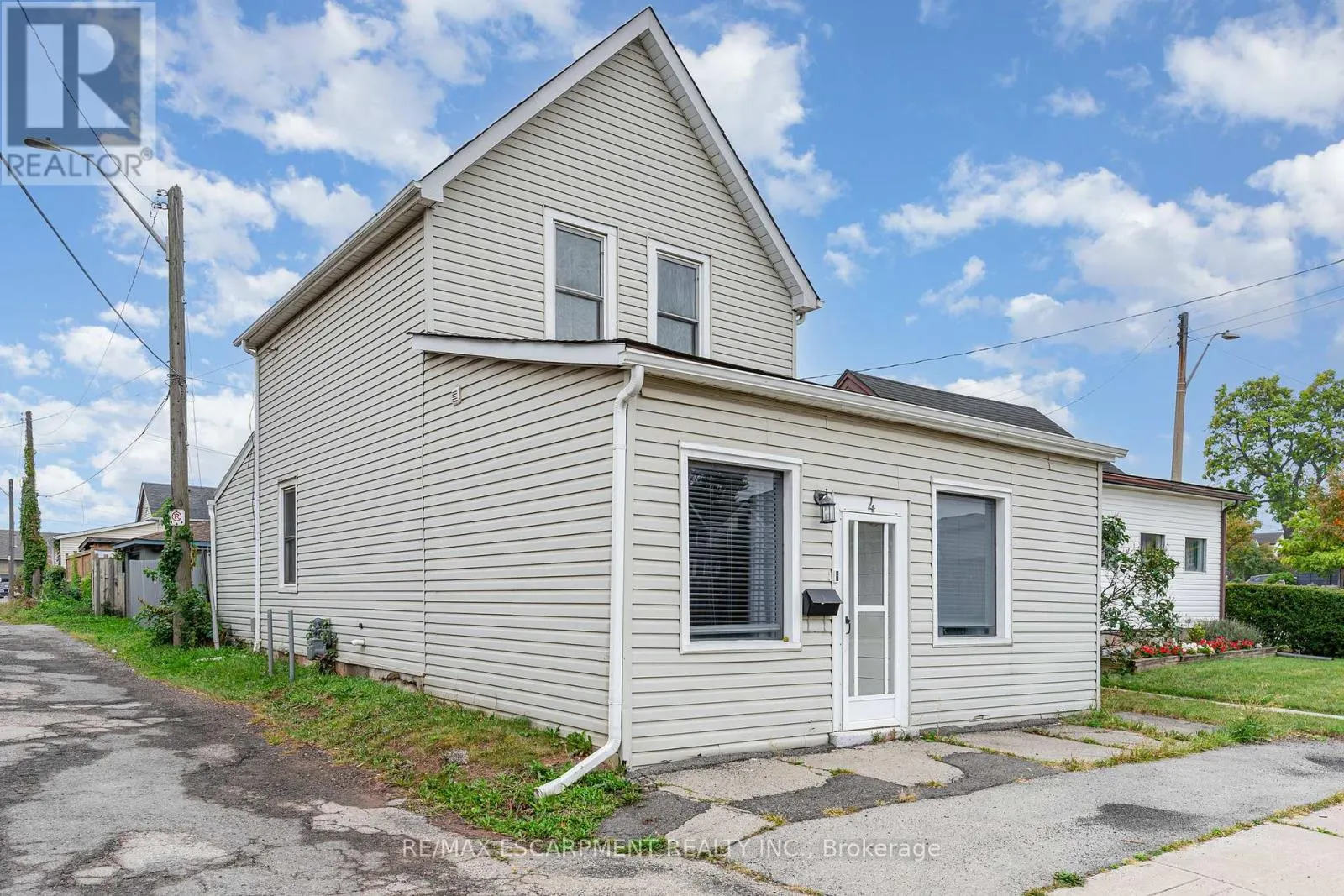4 ROBINS AVENUE