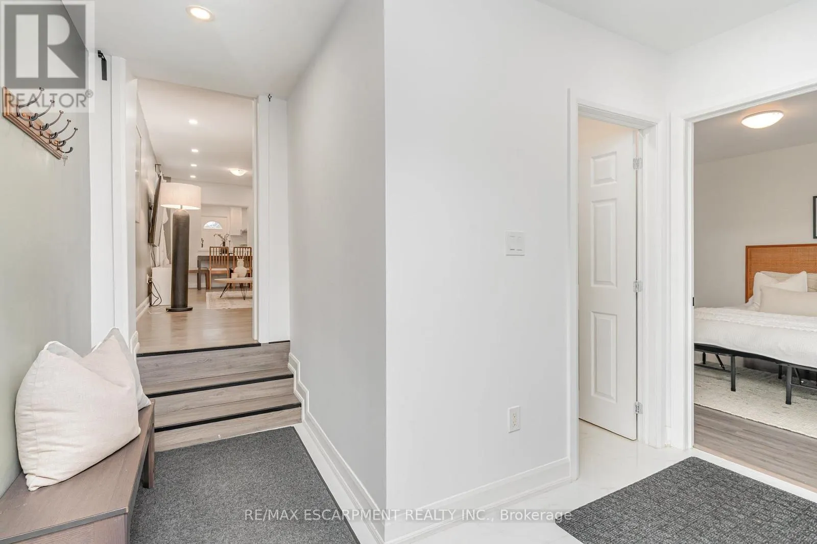 4 ROBINS AVENUE