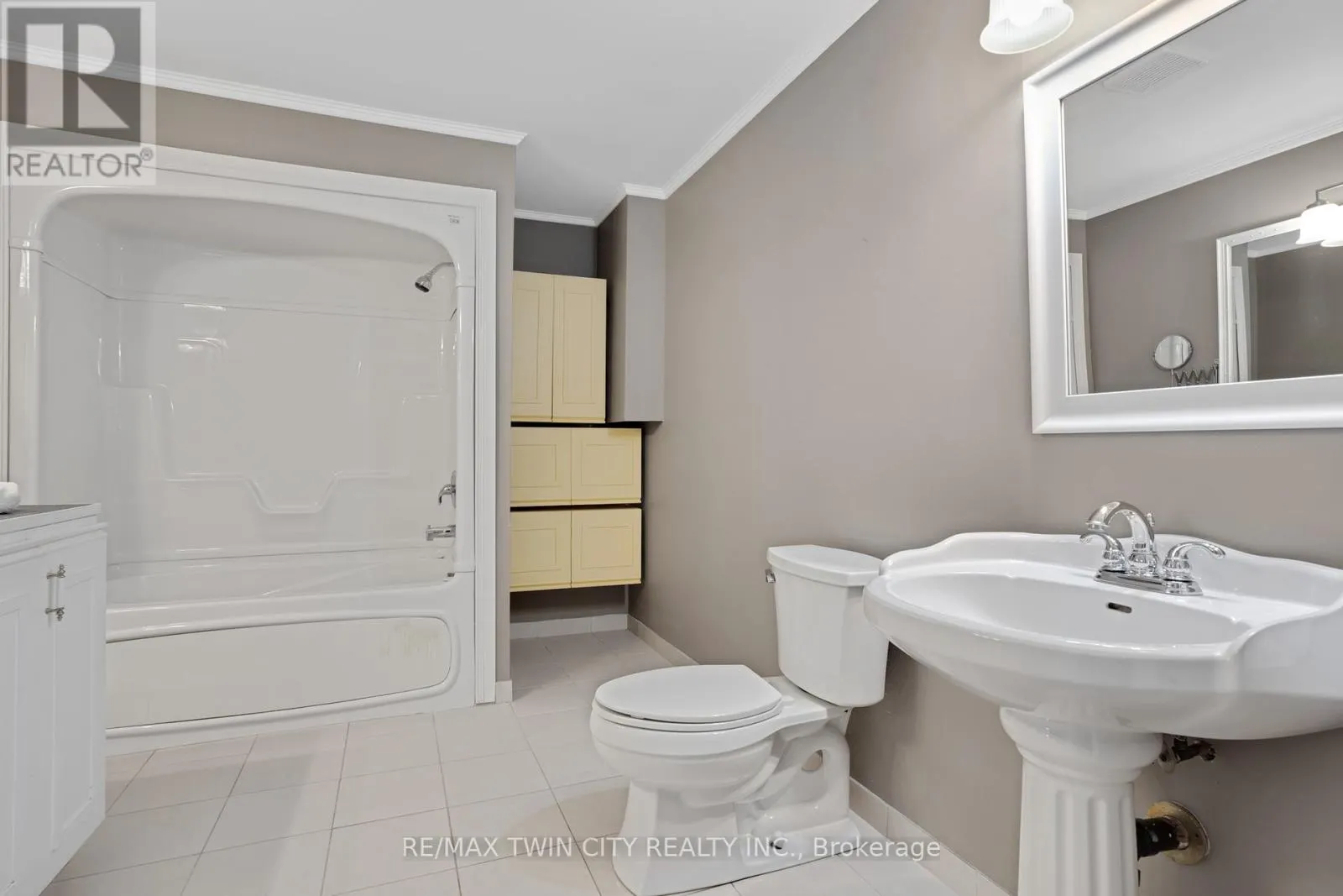175 STIRLING MACGREGOR DRIVE